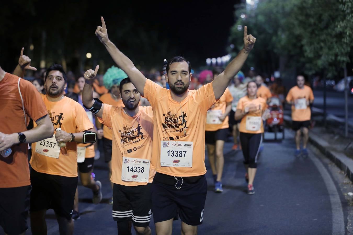 ¿Has corrido la Carrera Nocturna de Sevilla? Búscate en las fotos (II)