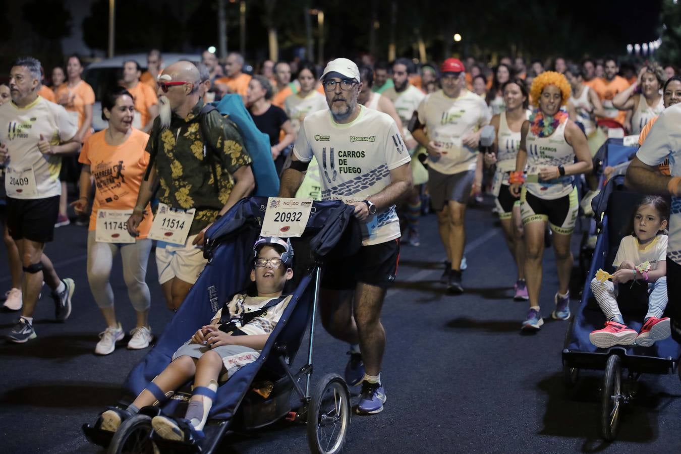 ¿Has corrido la Carrera Nocturna de Sevilla? Búscate en las fotos (II)