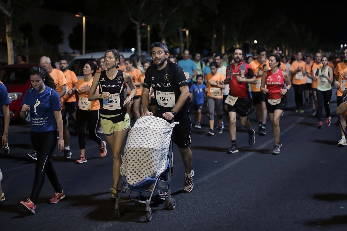 ¿Has corrido la Carrera Nocturna de Sevilla? Búscate en las fotos (II)