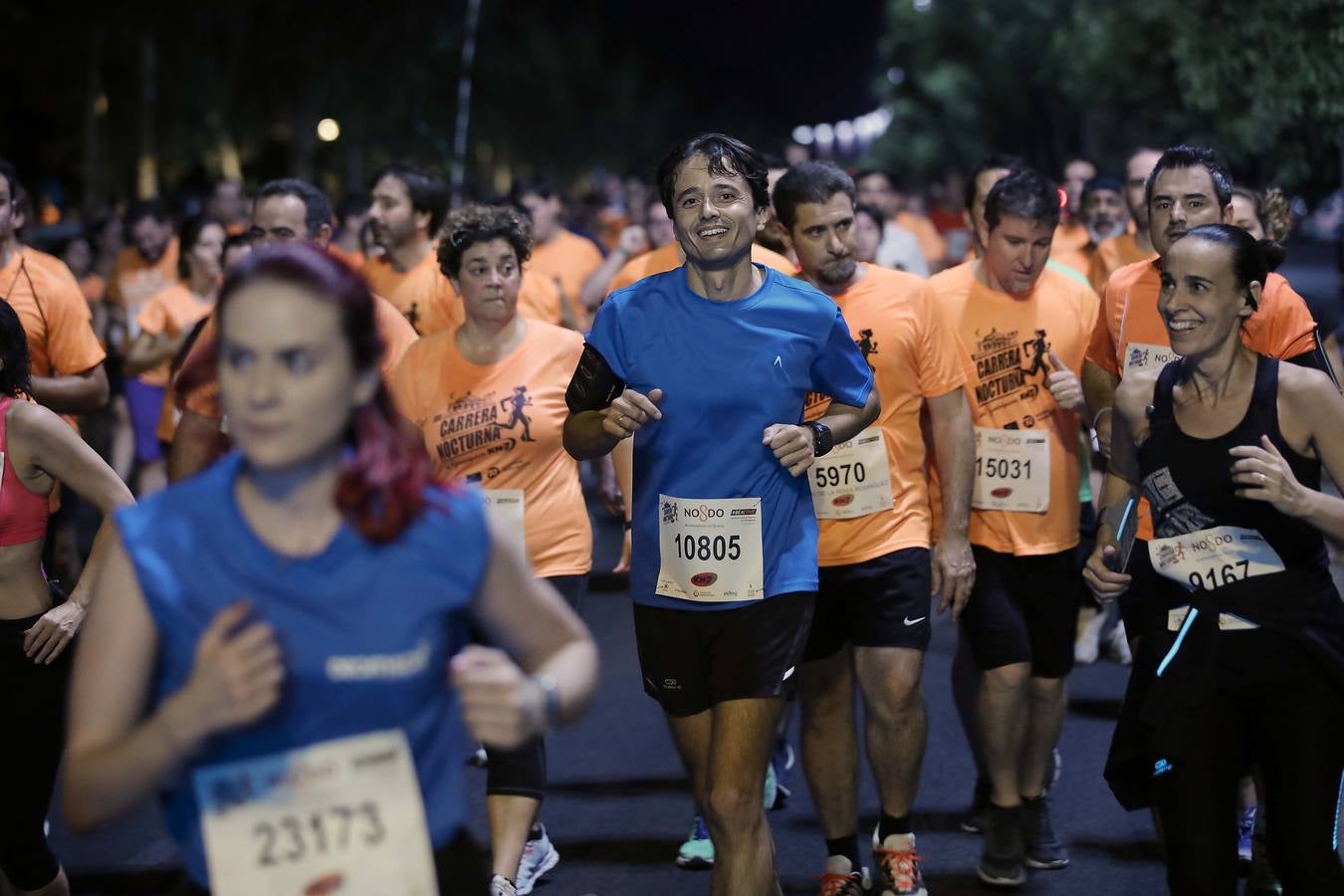 ¿Has corrido la Carrera Nocturna de Sevilla? Búscate en las fotos (II)