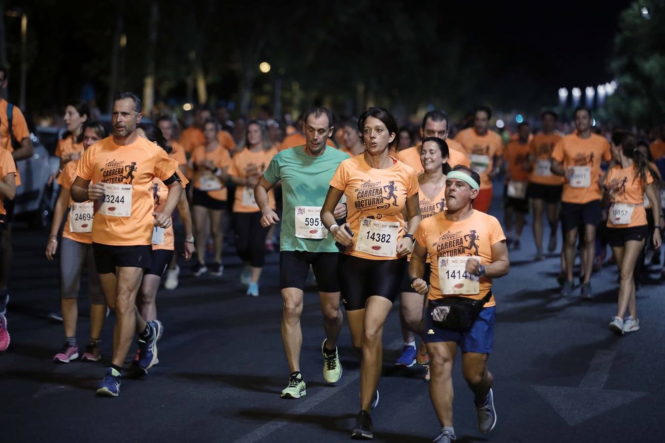 ¿Has corrido la Carrera Nocturna de Sevilla? Búscate en las fotos (II)