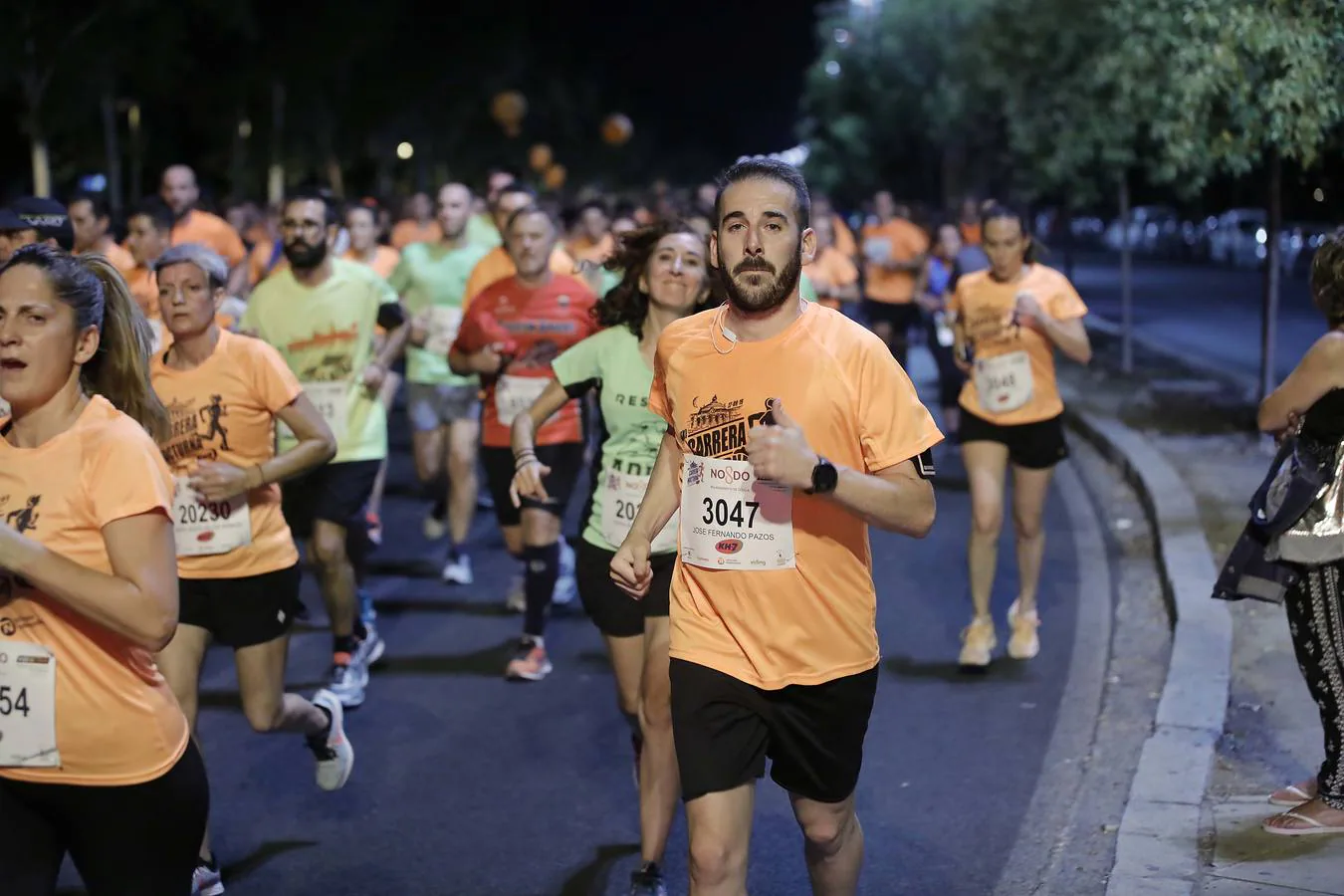 ¿Has corrido la Carrera Nocturna de Sevilla? Búscate en las fotos (IV)