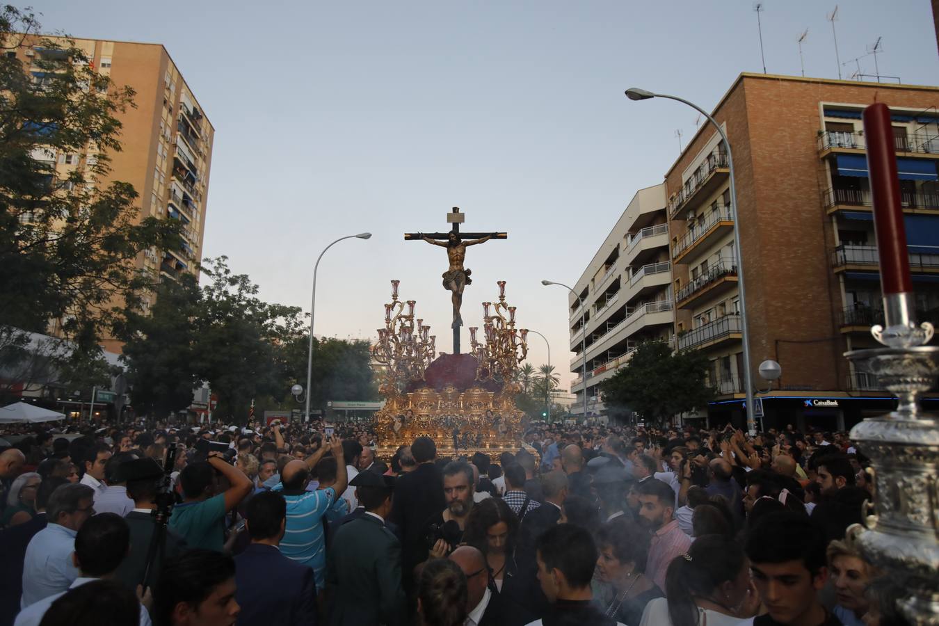 Salida extraordinaria del Cristo de la Sed, en imágenes