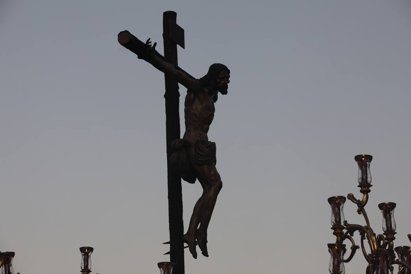 Salida extraordinaria del Cristo de la Sed, en imágenes