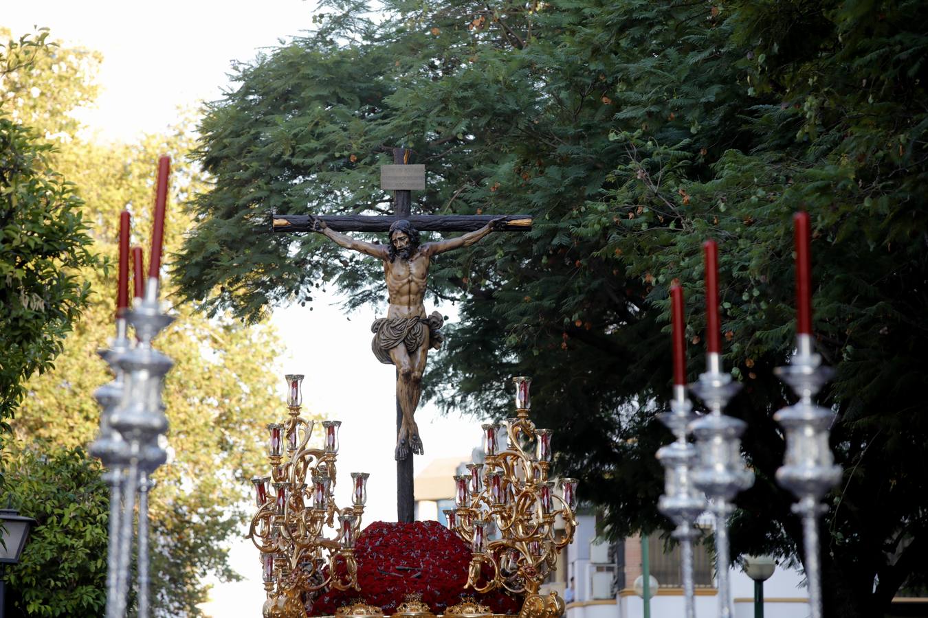 Salida extraordinaria del Cristo de la Sed, en imágenes