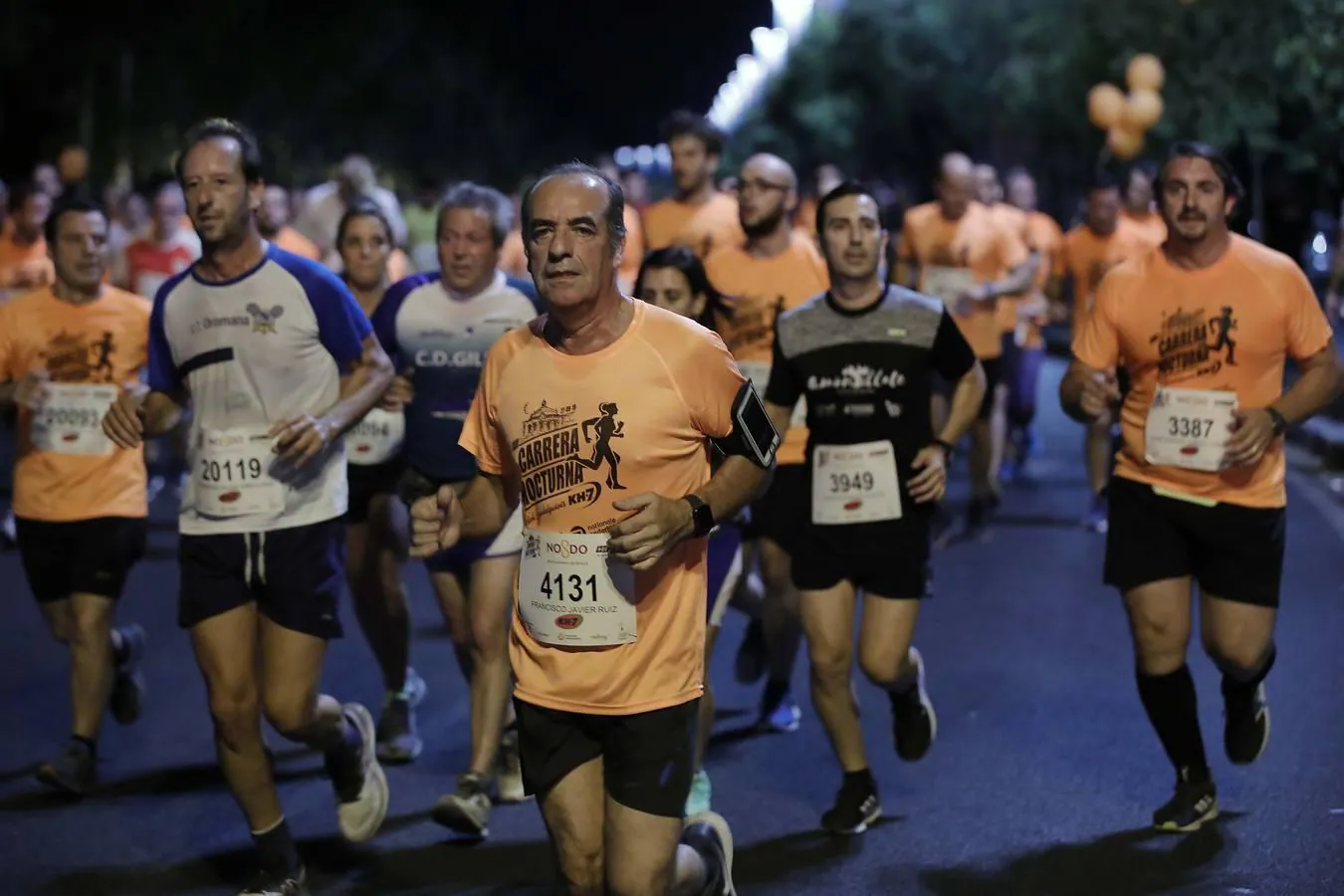 Más de 20.000 corredores inundan Sevilla en la KH-7 Carrera Nocturna 2019