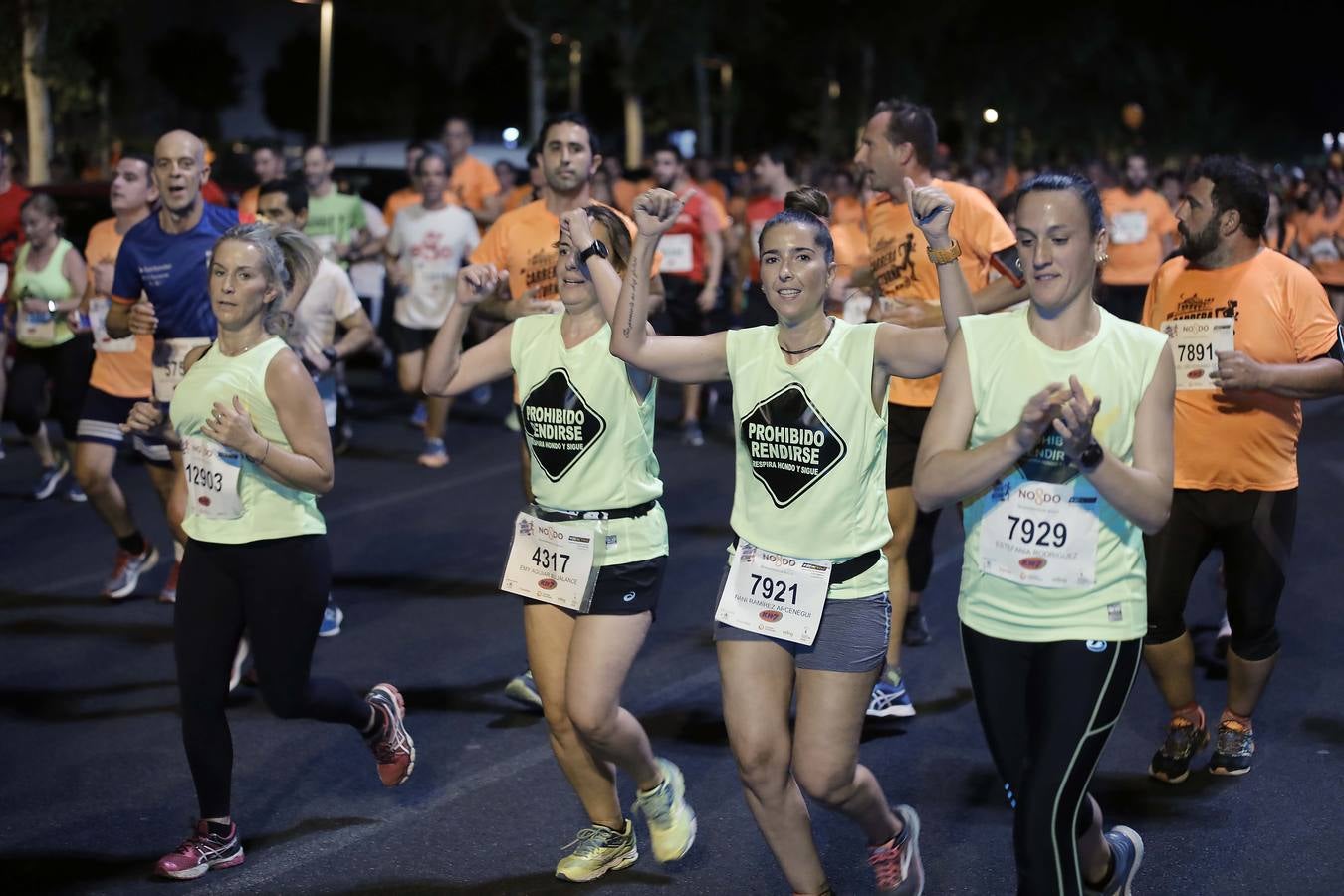 ¿Has corrido la Carrera Nocturna de Sevilla? Búscate en las fotos (V)