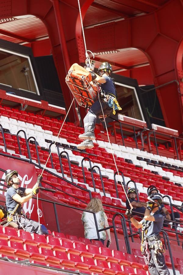 El Sánchez-Pizjuán, escenario de prueba de un rescate en el marco de la Rescue Great Day