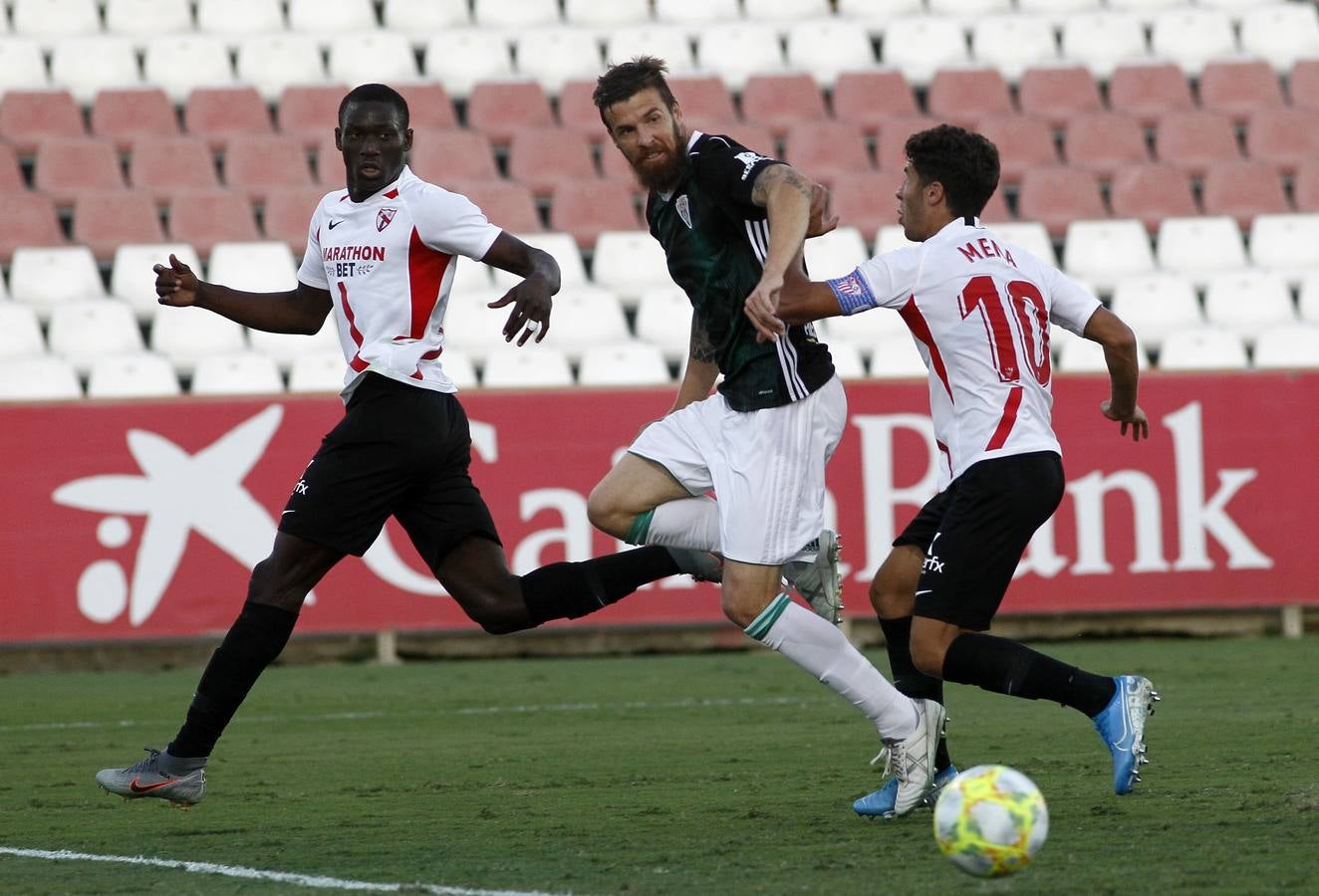 La afición blanquiverde y lo más destacado del Sevilla Atlético-Córdoba CF, en imágenes