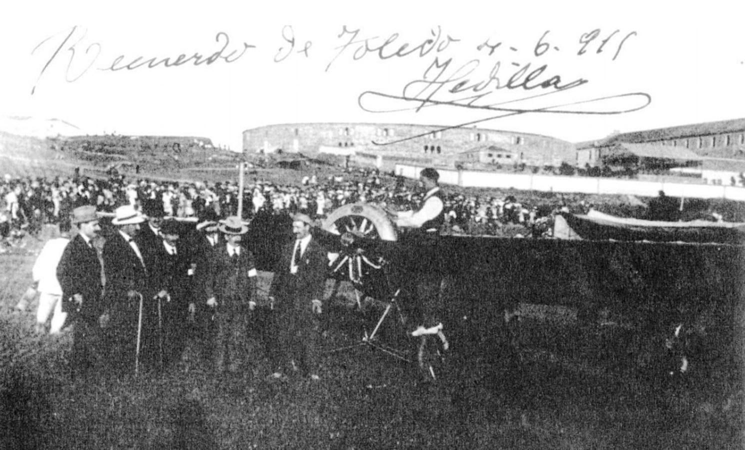 Salvador Hedilla en Toledo el 4 de junio de 1915. Pioneros de la Aviación Española, nº 42. 