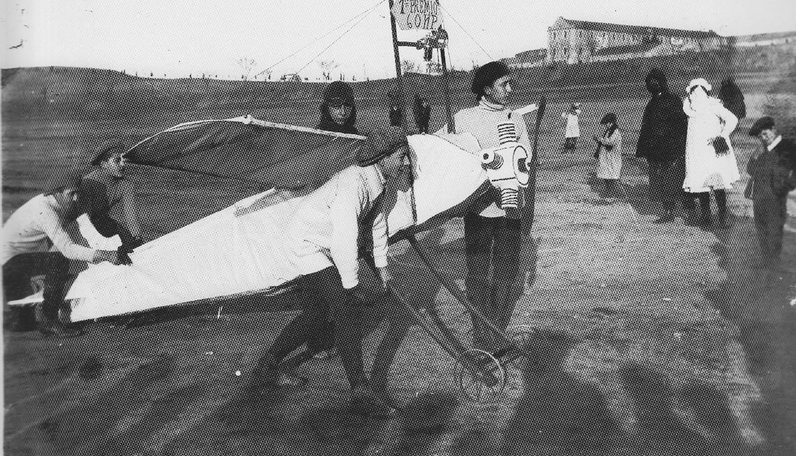 Comparsa de Carnaval en el Polígono de Tiro. Foto Rodríguez (Archivo Histórico Provincial de Toledo). 