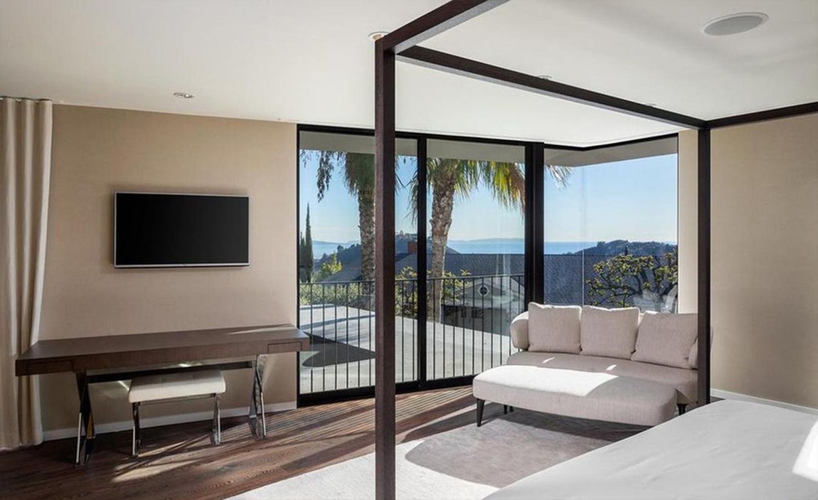 Privacidad. Las habitaciones están en un ala separada de las zonas comunes. La casa pone distancia entre los lugares de encuentro y los de recogimiento