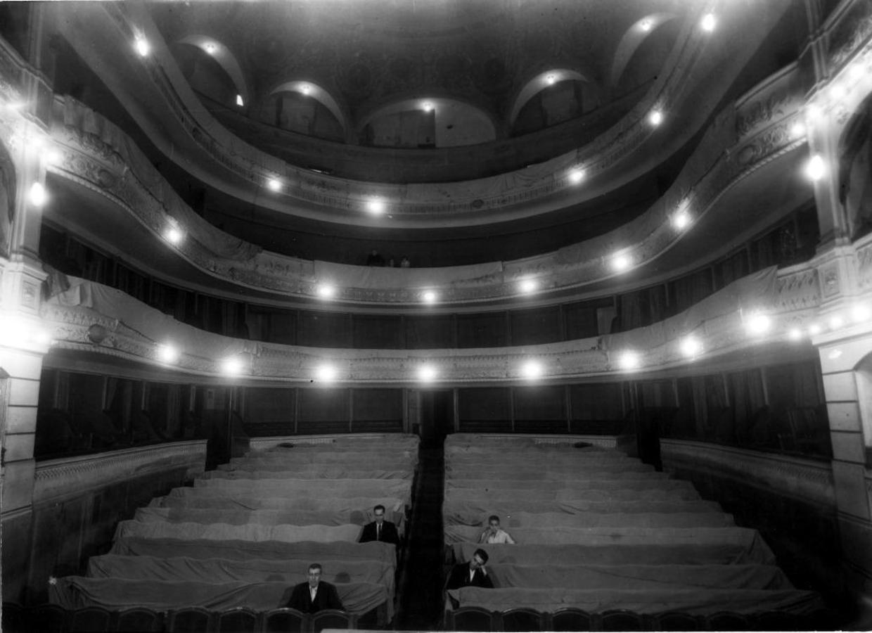 Interior del Teatro de Rojas de Toledo donde se proyectó la primera película en la ciudad en 1897. 1934. Fondo Rodríguez. AHP Toledo. 