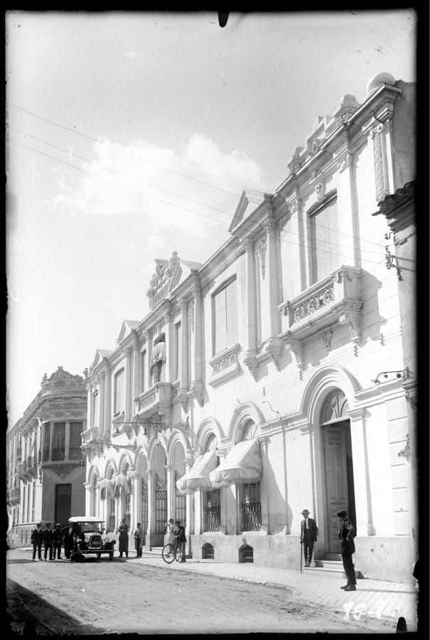 Fachada del Teatro Circo de Albacete, que fue Cine desde 1901. 1934. Fondo Escobar. AHP Toledo. 