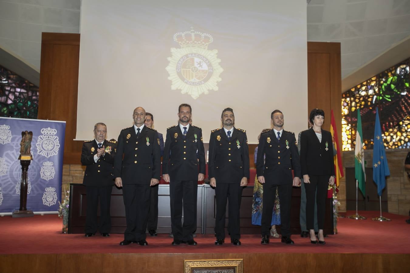 En imágenes, la Policía Nacional celebra en Córdoba a su patrón