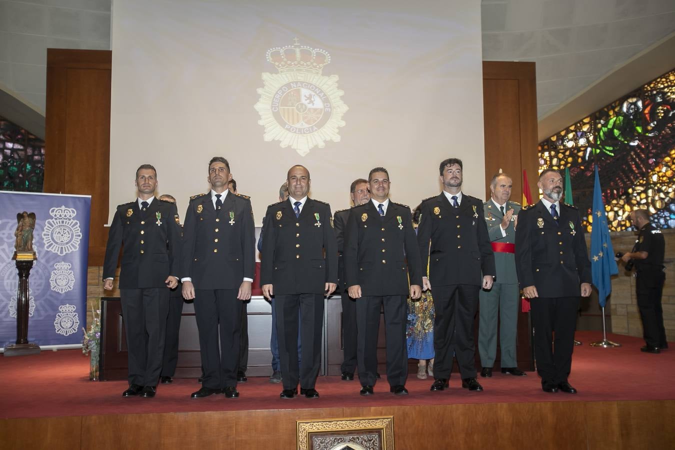 En imágenes, la Policía Nacional celebra en Córdoba a su patrón