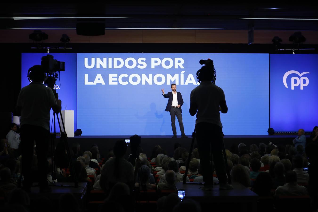 El paso de Pablo Casado por la Convención Económica del PP en Córdoba, en imágenes