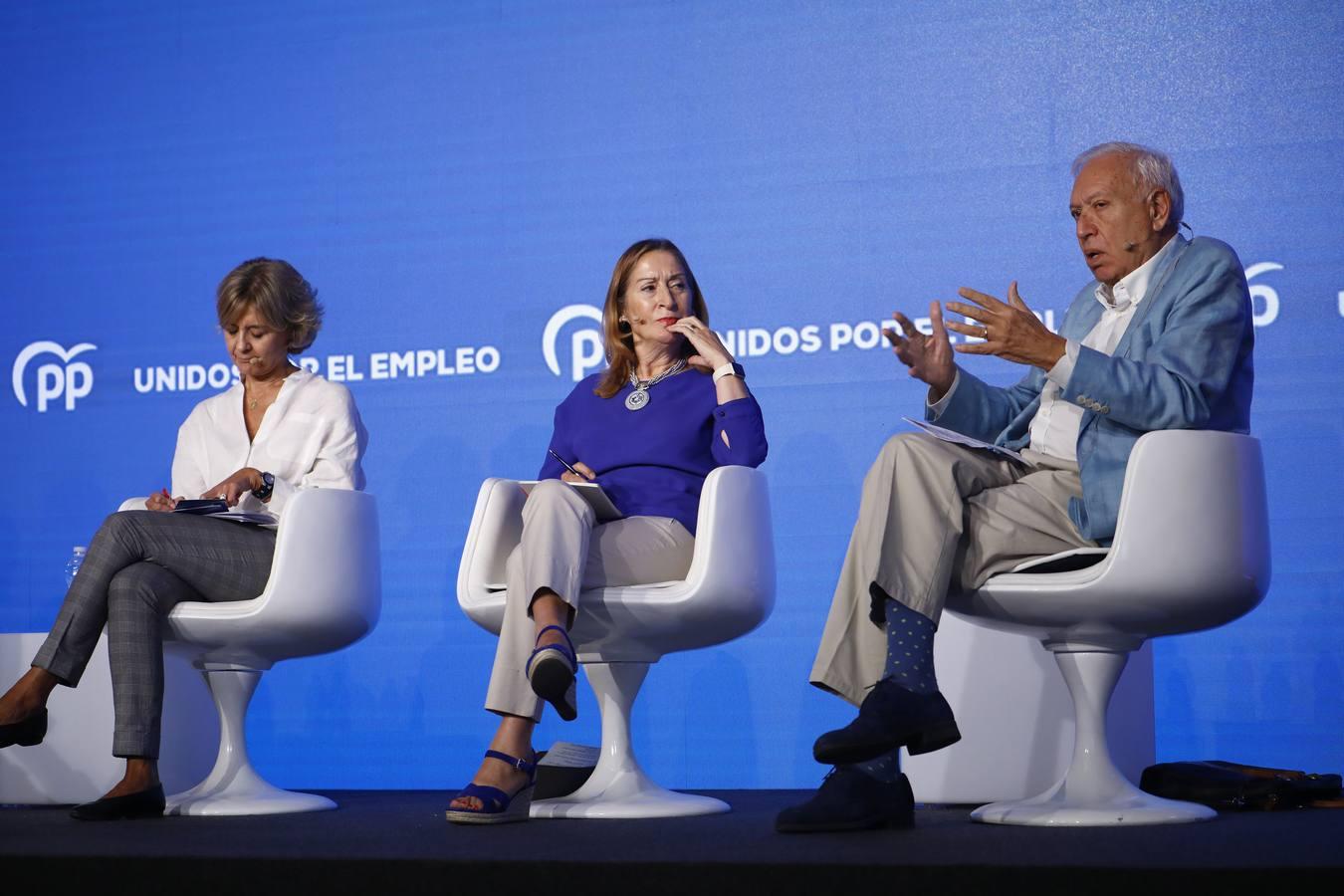 El paso de Pablo Casado por la Convención Económica del PP en Córdoba, en imágenes