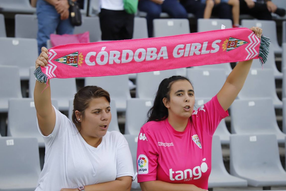 El ambiente en las gradas del Córdoba-Cádiz B, en imágenes
