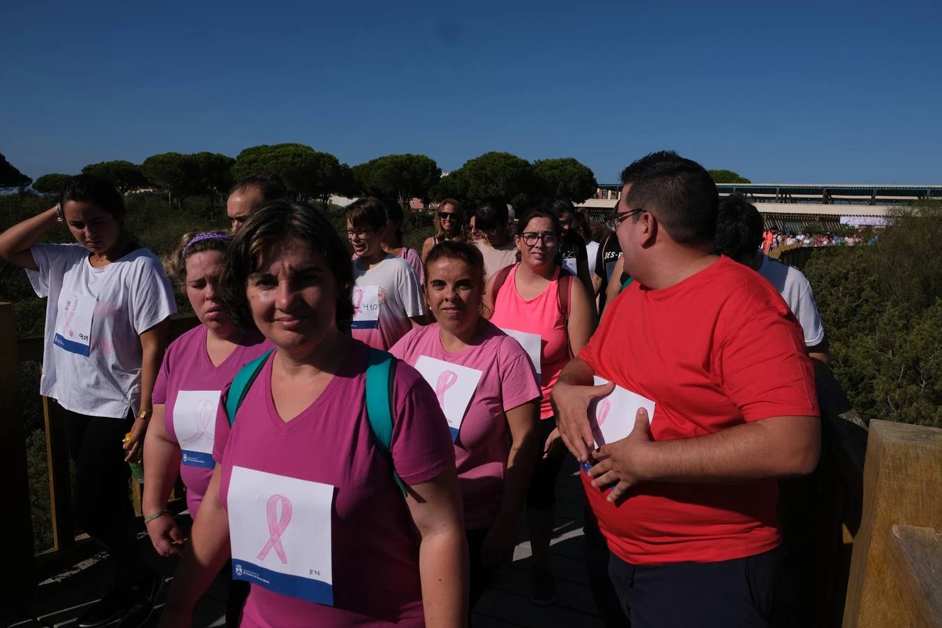FOTOS: Cientos de personas participan en la Marcha Rosa contra el cáncer en Los Toruños