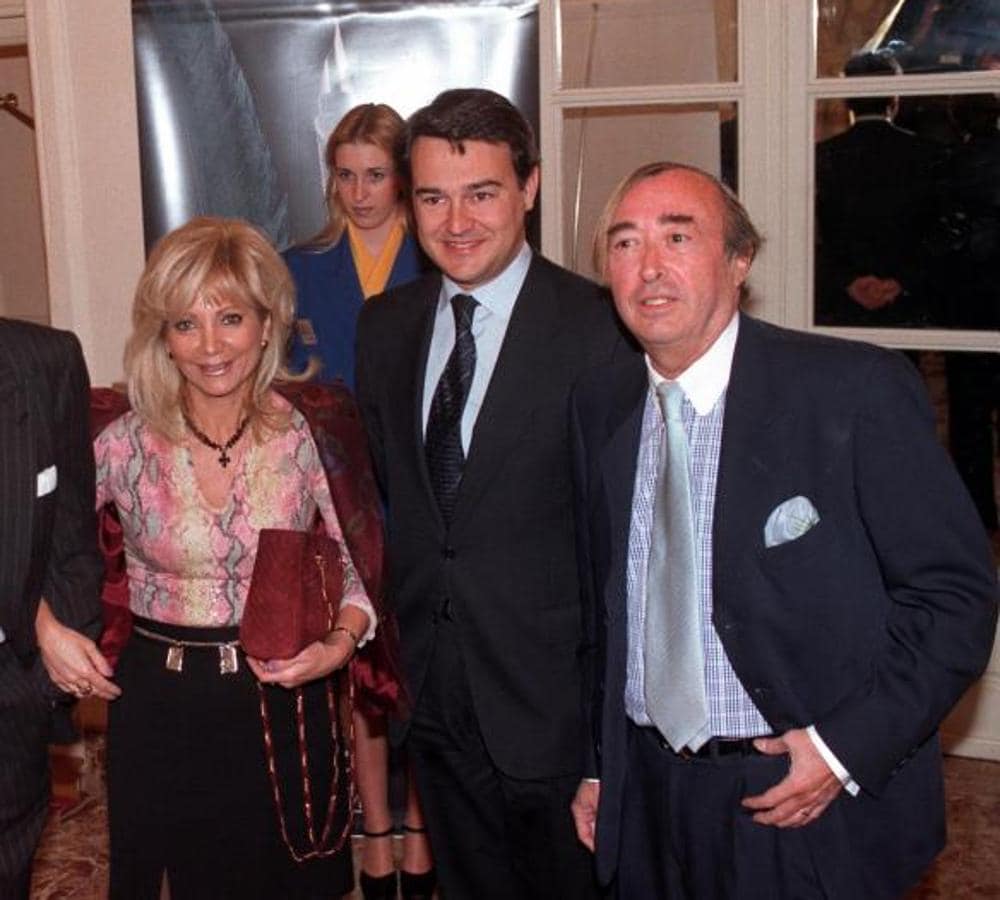 El periodista participó en el homenaje a Juan Manuel de Prada por el Club de la Escritura (año 2001). 