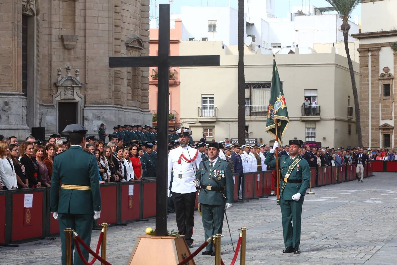 La Guardia Civil celebra el Día de la Virgen del Pilar en la Catedral de Cádiz