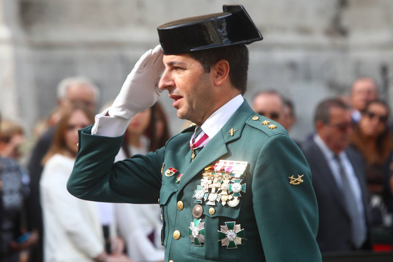 La Guardia Civil celebra el Día de la Virgen del Pilar en la Catedral de Cádiz