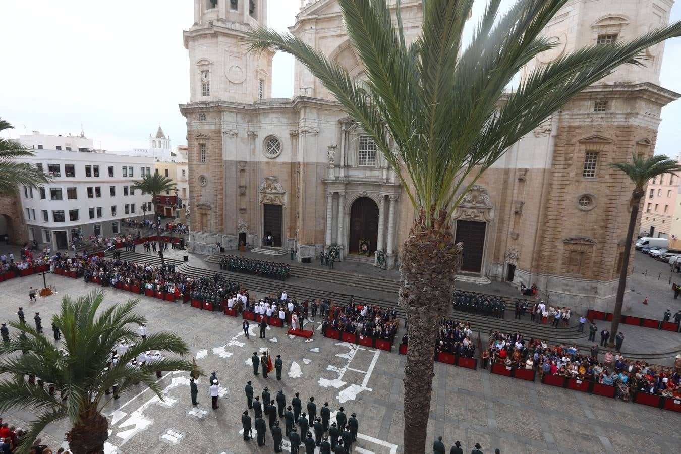 La Guardia Civil celebra el Día de la Virgen del Pilar en la Catedral de Cádiz