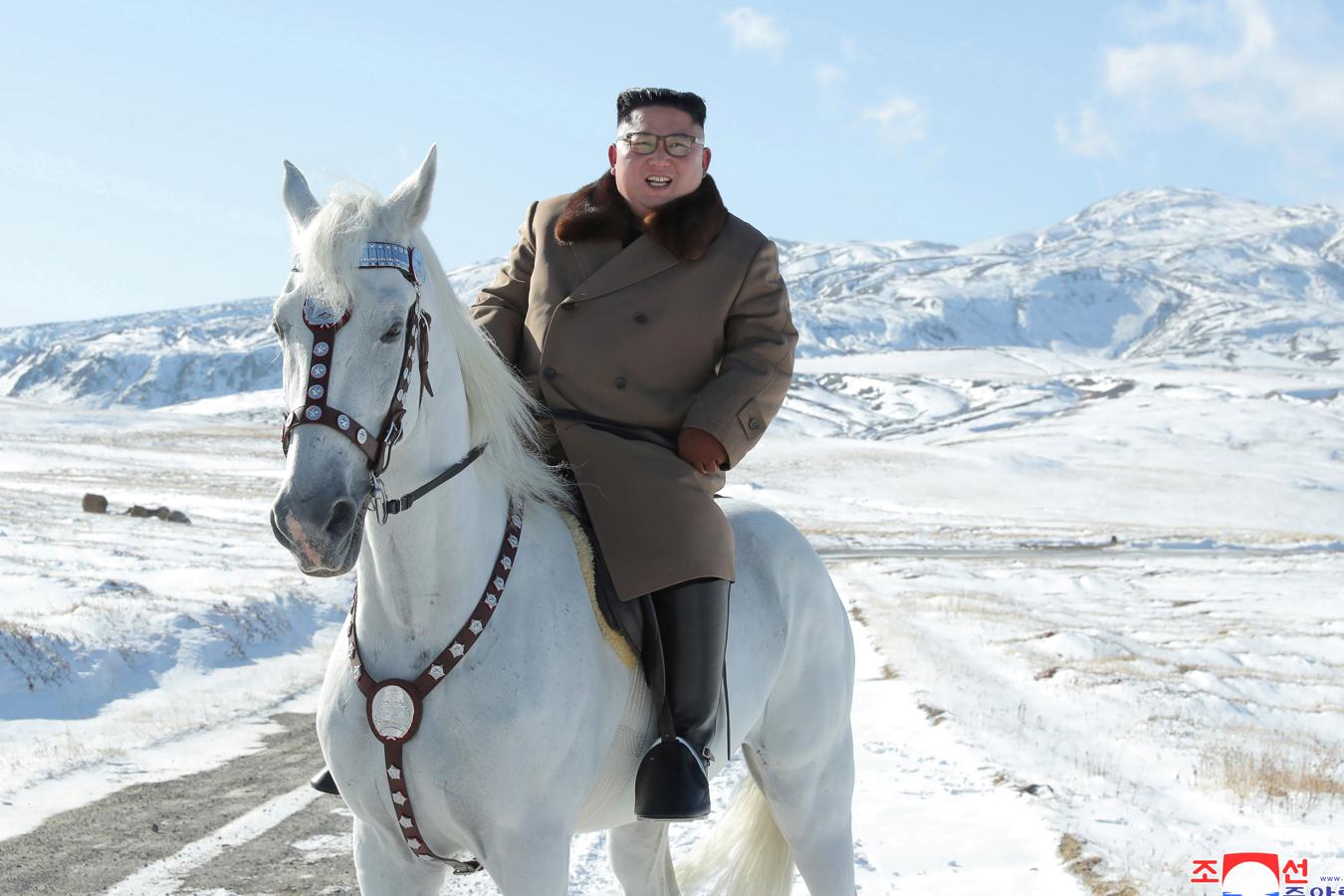 La cabalgada de Kim Jong-un en el monte sagrado de Paektu, en imágenes