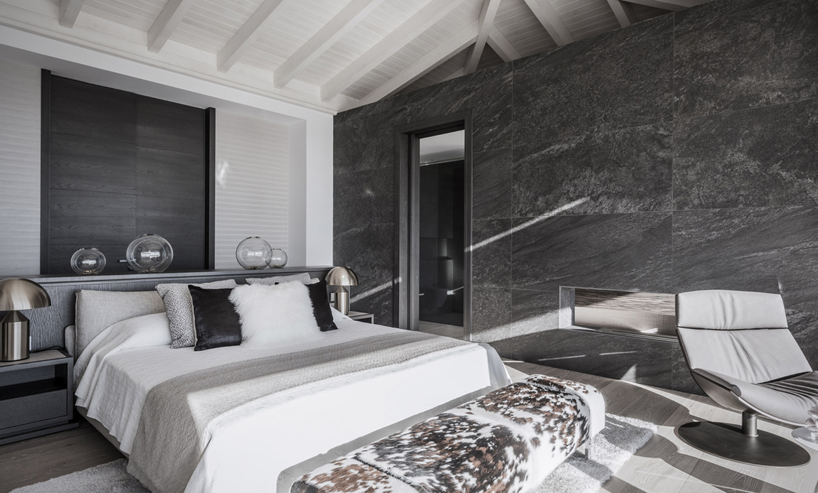 Villa Heaven 11. La vivienda cuenta con 9 dormitorios, 9 cuartos de baño, piscinas cubierta climatizada y otra exterior, garaje y toda una planta de entretenimiento bajo el jardín con sauna, gimnasio, sala de cine y bodega.