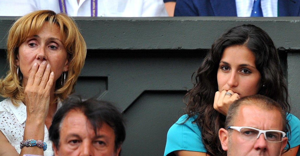 Perelló siempre ha permanecido en un segundo plano, sentada siempre en las gradas para ser testigo de la magia de Nadal. Es una persona que no le gusta prodigar su vida privada. Los únicos momentos en los que la prudente novia de Rafa Nadal se ha permitido que su entusiasmo pueda con su habitual contención ha sido en alguna victoria del tenista (en la imagen con la madre de Rafa Nadal). 