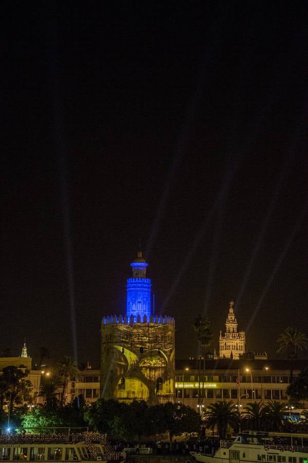 En imágenes, el mapping sobre la Torre del Oro