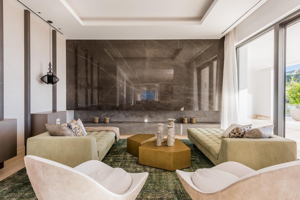 Villa Heaven 11. Los dueños de este espectacular chalet de lujo disfrutarán de acceso a dos campos de golf, solo para miembros de La Zagaleta Golf &amp; Country Club, un centro ecuestre, al Club House y a un helipuerto, todos ubicados en una antigua finca de caza.