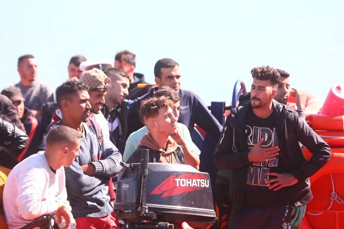 FOTOS: Un centenar de inmigrantes llega a Cádiz