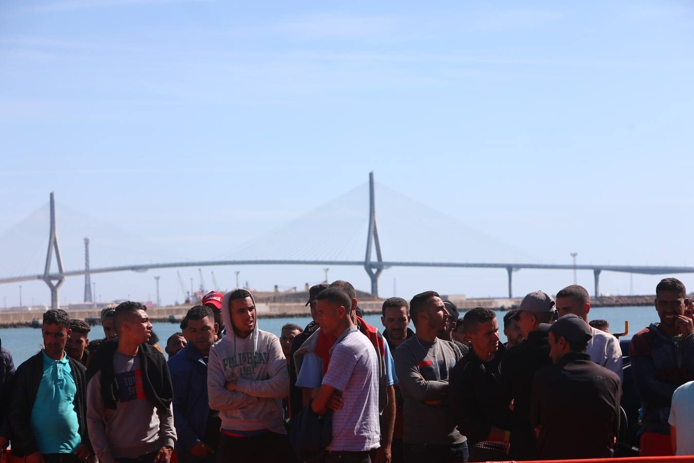 FOTOS: Un centenar de inmigrantes llega a Cádiz