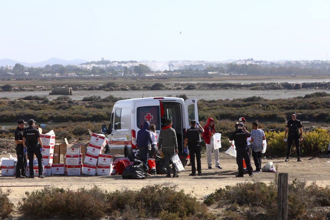 FOTOS: Un centenar de inmigrantes llega a Cádiz