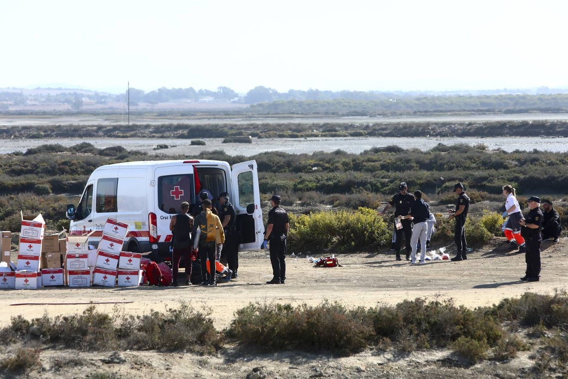 FOTOS: Un centenar de inmigrantes llega a Cádiz
