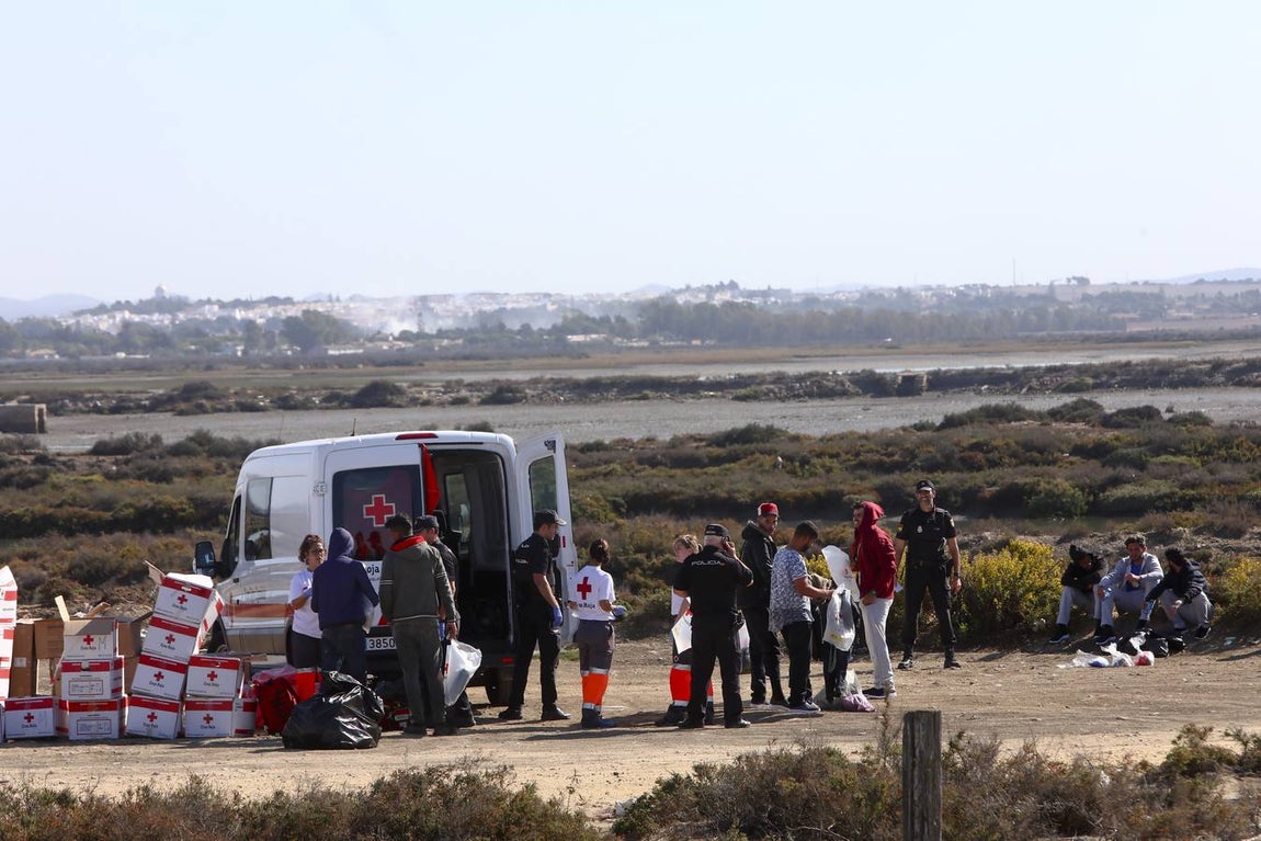 FOTOS: Un centenar de inmigrantes llega a Cádiz