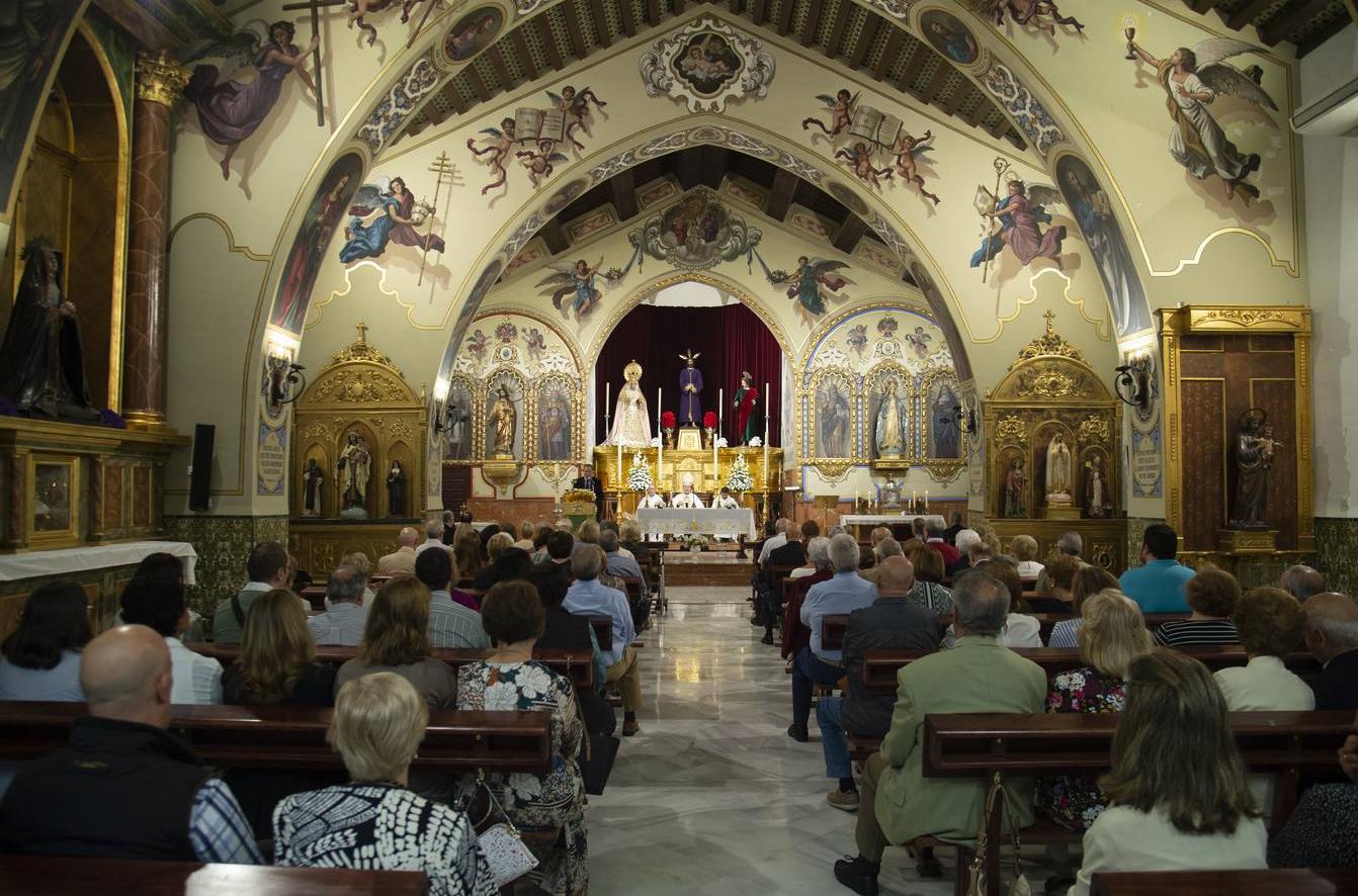 Bendición de la nueva imagen de la parroquia de Santa Genoveva