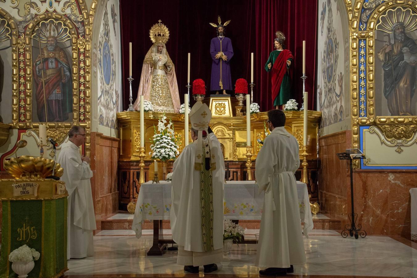 Bendición de la nueva imagen de la parroquia de Santa Genoveva