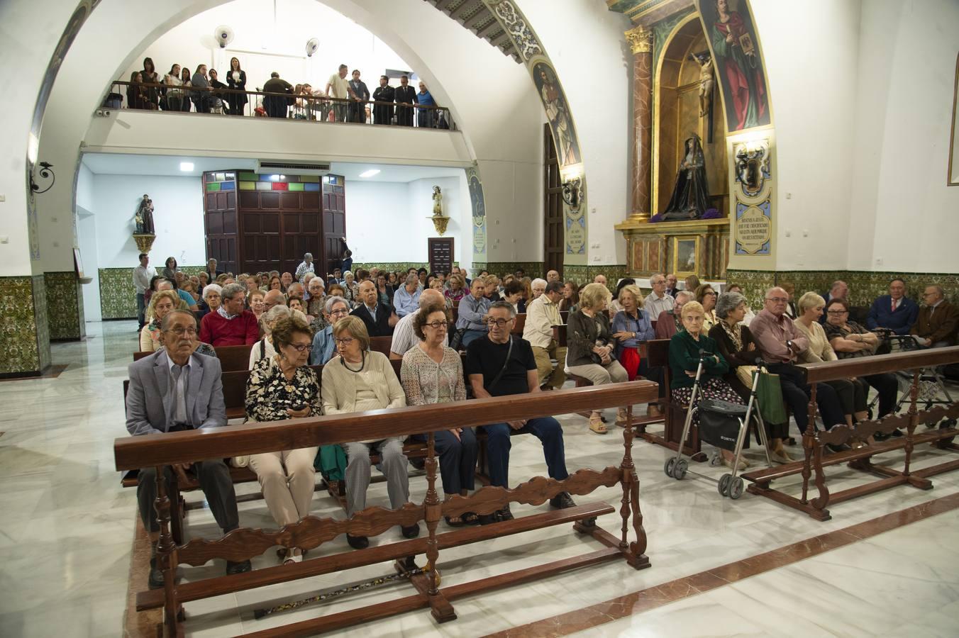 Bendición de la nueva imagen de la parroquia de Santa Genoveva