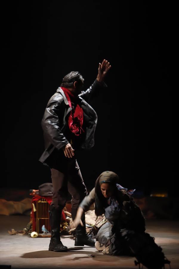 La representación de «Divinas palabras» en el Gran Teatro de Córdoba, en imágenes