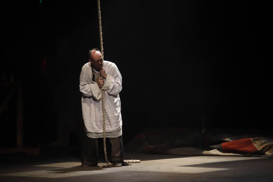 La representación de «Divinas palabras» en el Gran Teatro de Córdoba, en imágenes