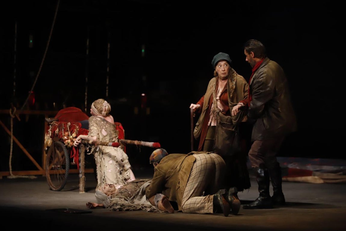 La representación de «Divinas palabras» en el Gran Teatro de Córdoba, en imágenes