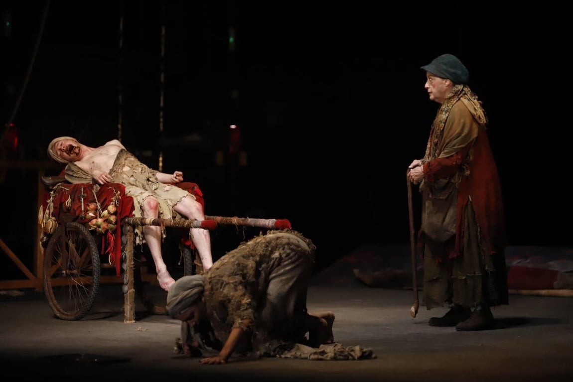 La representación de «Divinas palabras» en el Gran Teatro de Córdoba, en imágenes