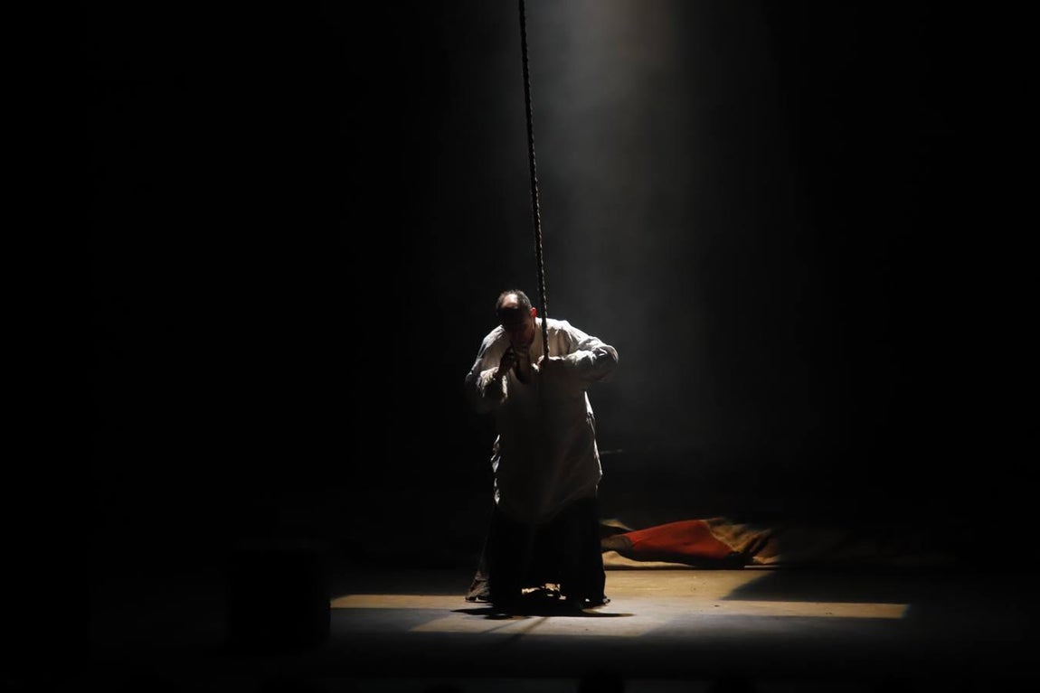 La representación de «Divinas palabras» en el Gran Teatro de Córdoba, en imágenes