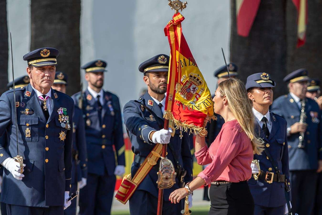 En imágenes, jura de bandera civil en Tomares