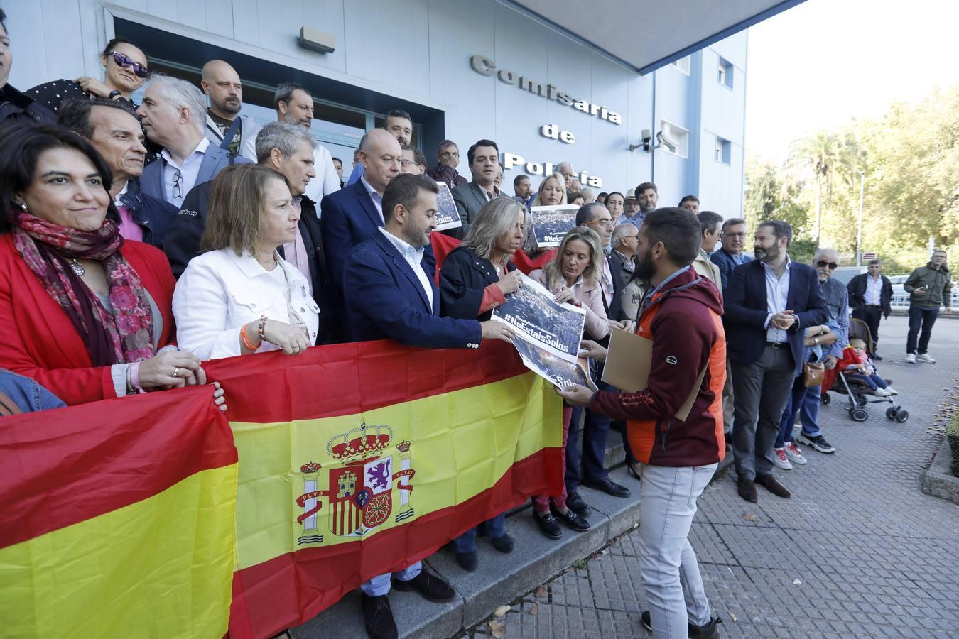 La concentración en Córdoba de apoyo a los policías en Cataluña, en imágenes