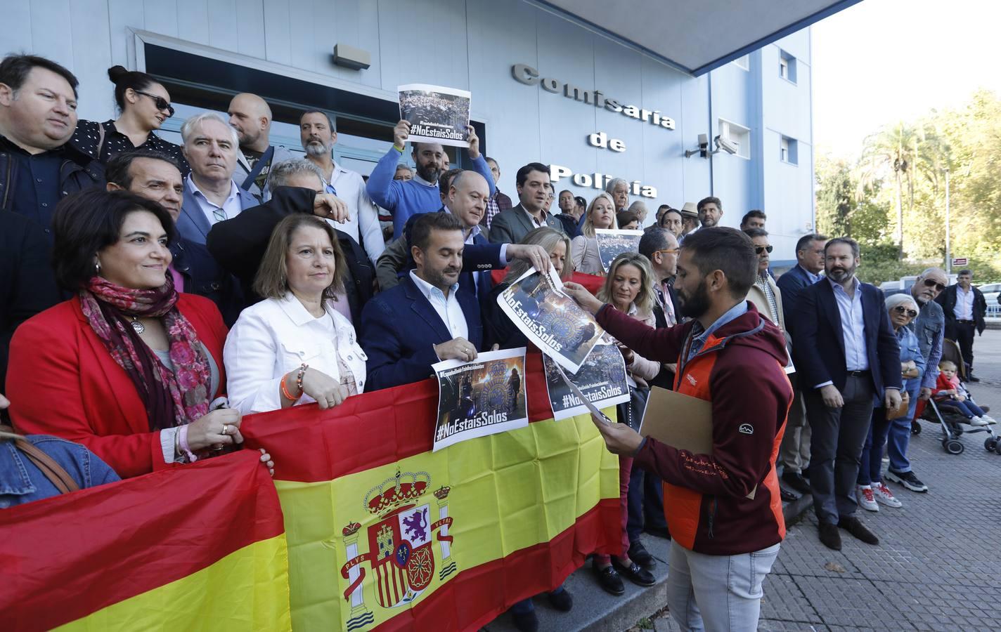 La concentración en Córdoba de apoyo a los policías en Cataluña, en imágenes