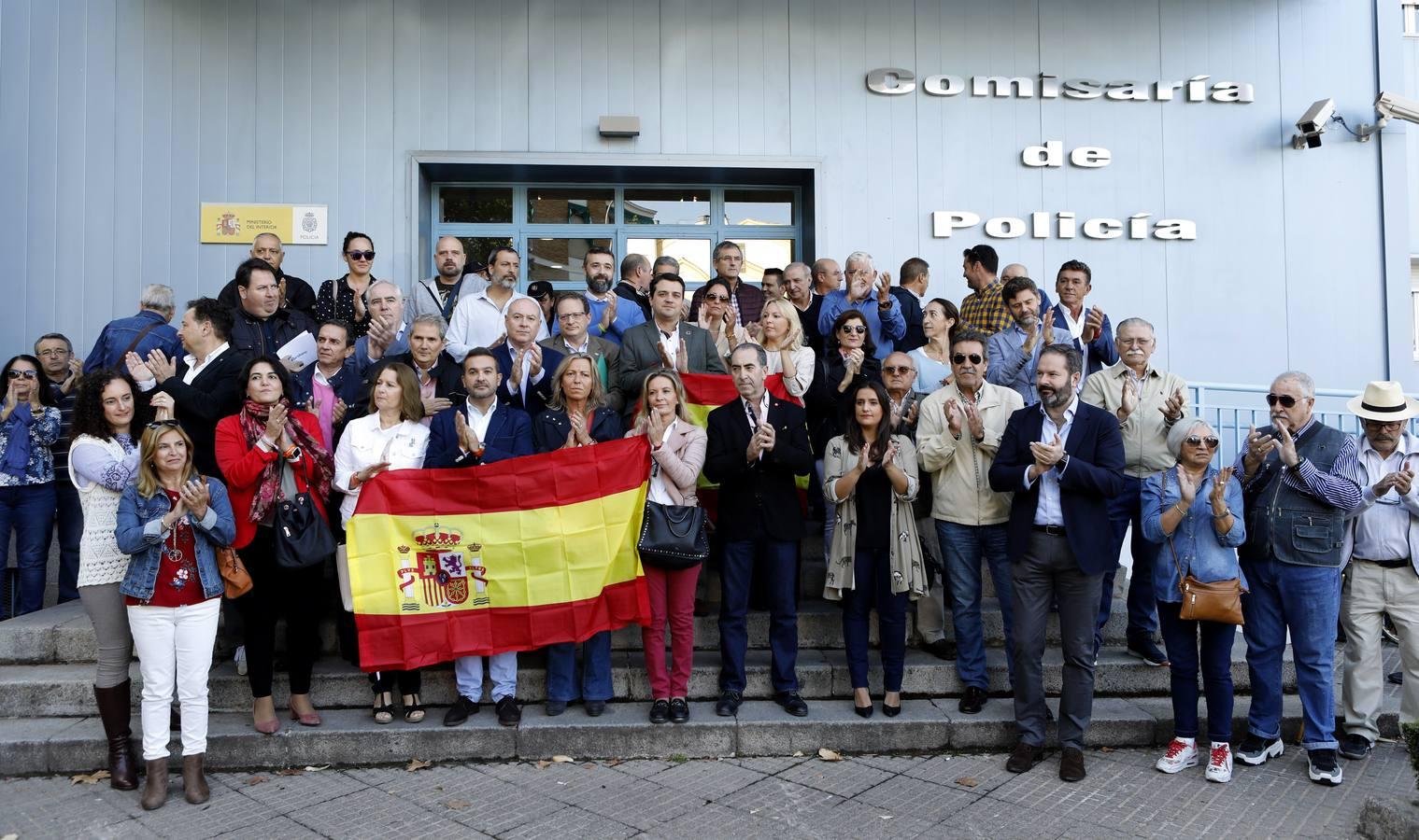 La concentración en Córdoba de apoyo a los policías en Cataluña, en imágenes